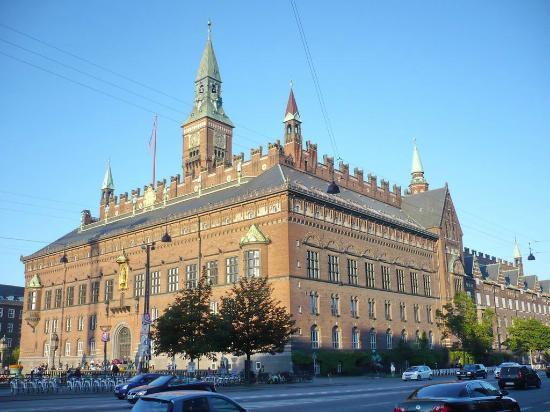 Ратушна площа