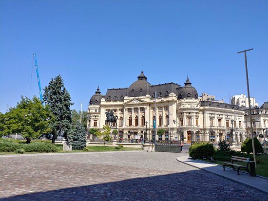 Площа Революції