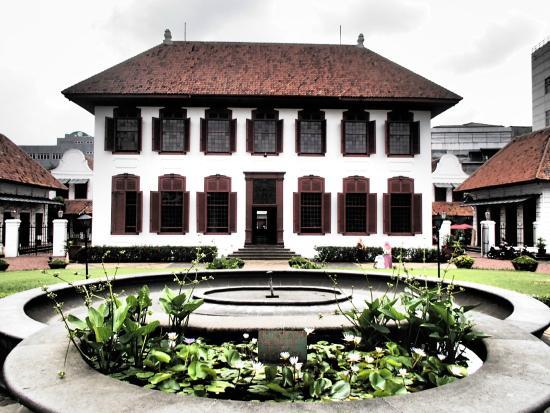 Національний архівний музей